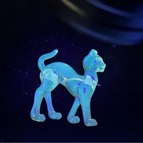 Vintage Lucite cat 1930’s clear yellow orange color - Picture 3 of 4